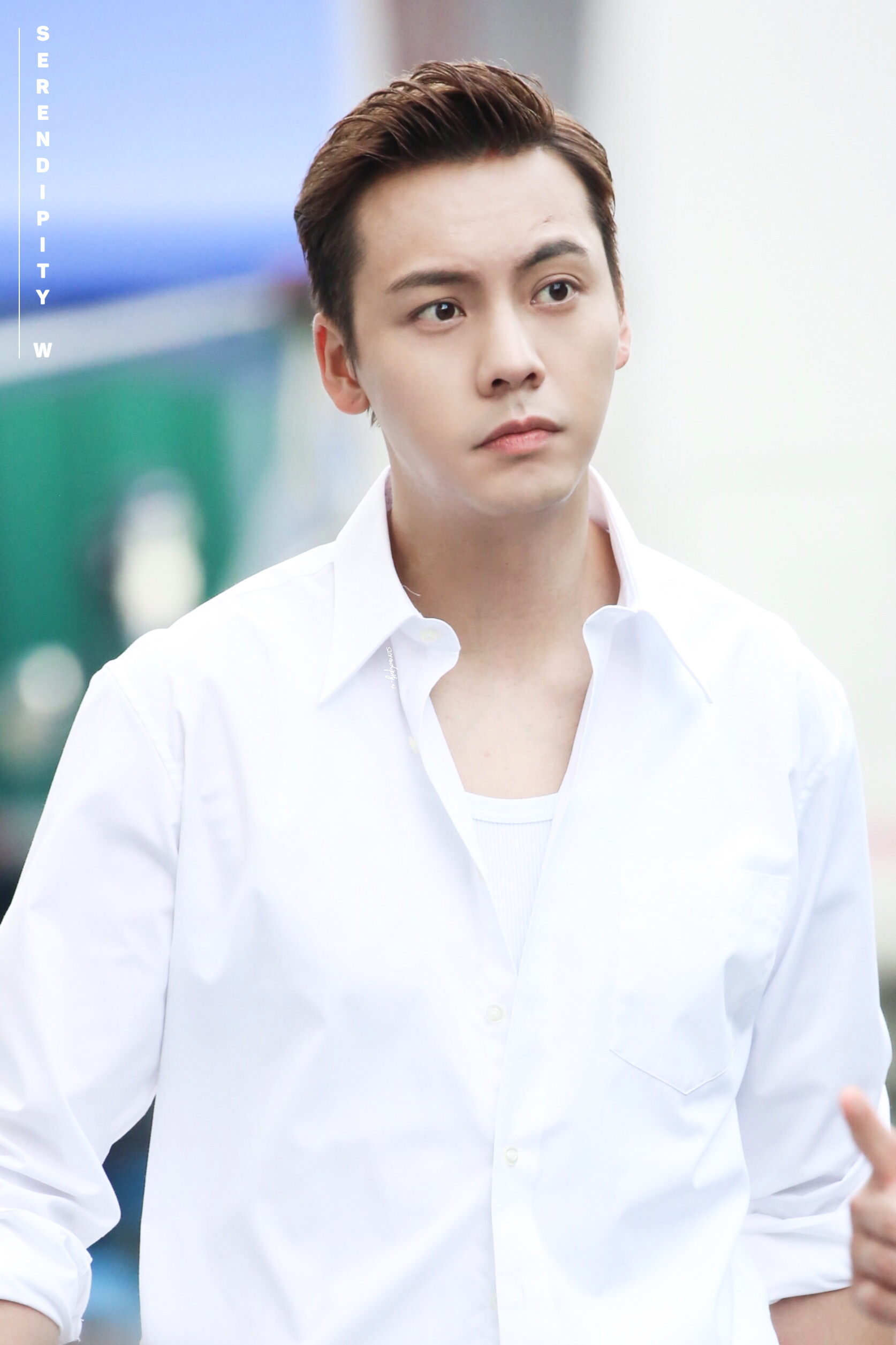 【陈伟霆 william chan】180804 风暴舞 李俊杰 探班 1674 x 2513 px