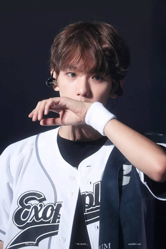边伯贤# baekhyun exo 三巡首尔 腹肌 壁纸背景 无水印