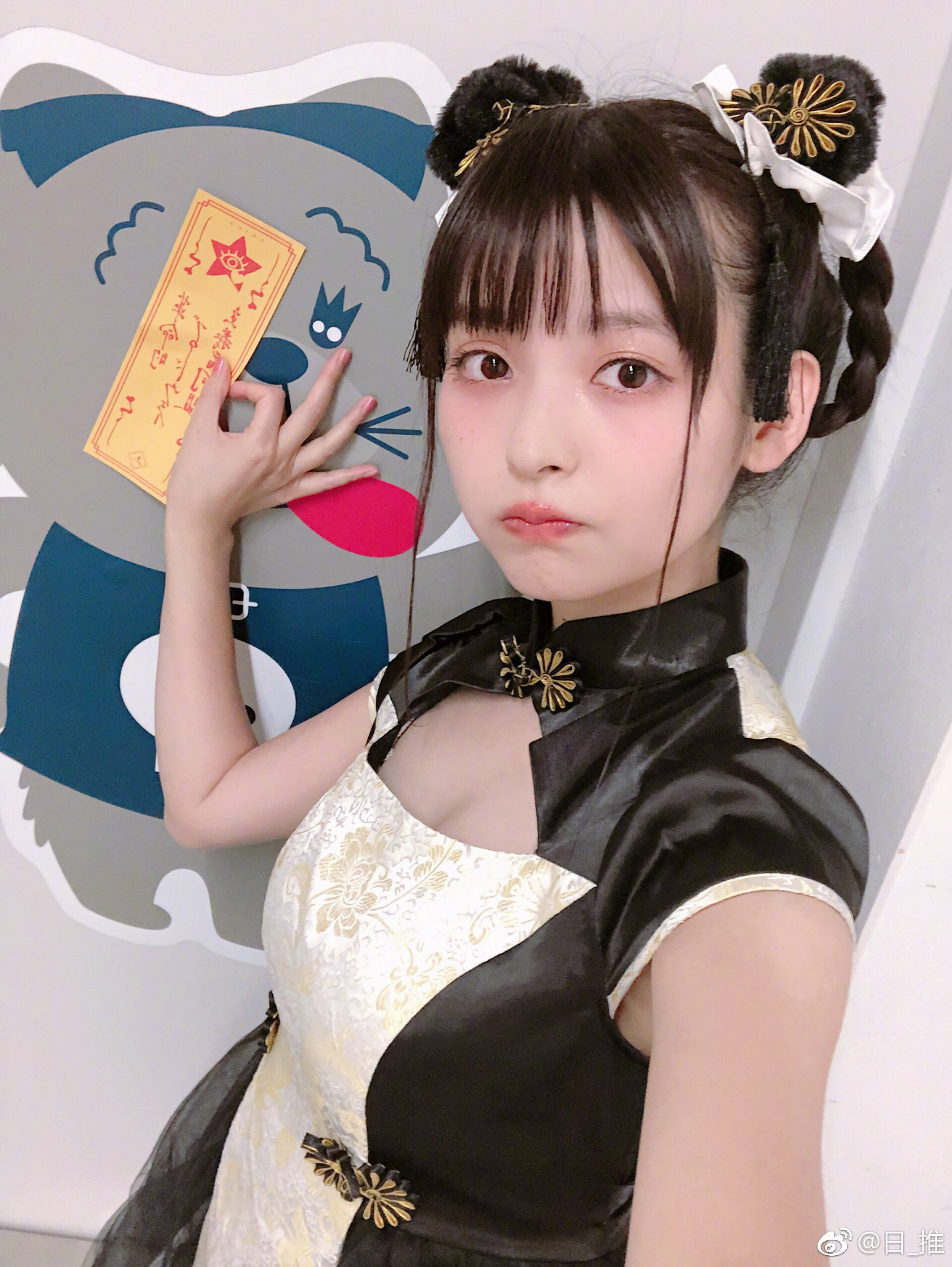 上坂堇 新专辑黑白两套(mv在香港拍摄,所以加入了中国要素)宣传服