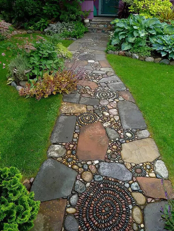 庭院里铺一条别样的石子路
