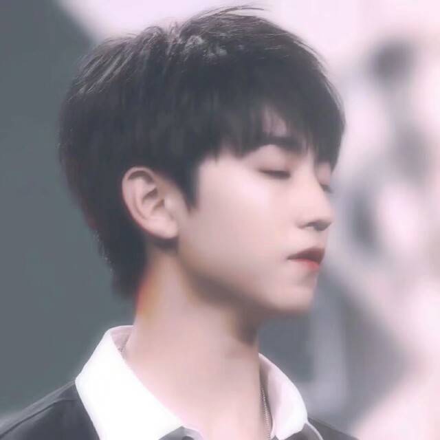 王俊凯『少年的侧颜总潋滟着温柔的光』