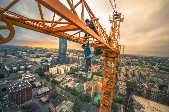 摄影师 oleg cricket 拍摄的极限挑战,不得不说,外