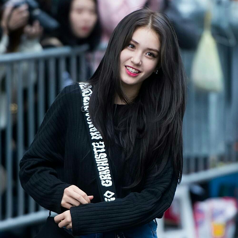 图源网络#侵权立删致歉承包somi的大美颜