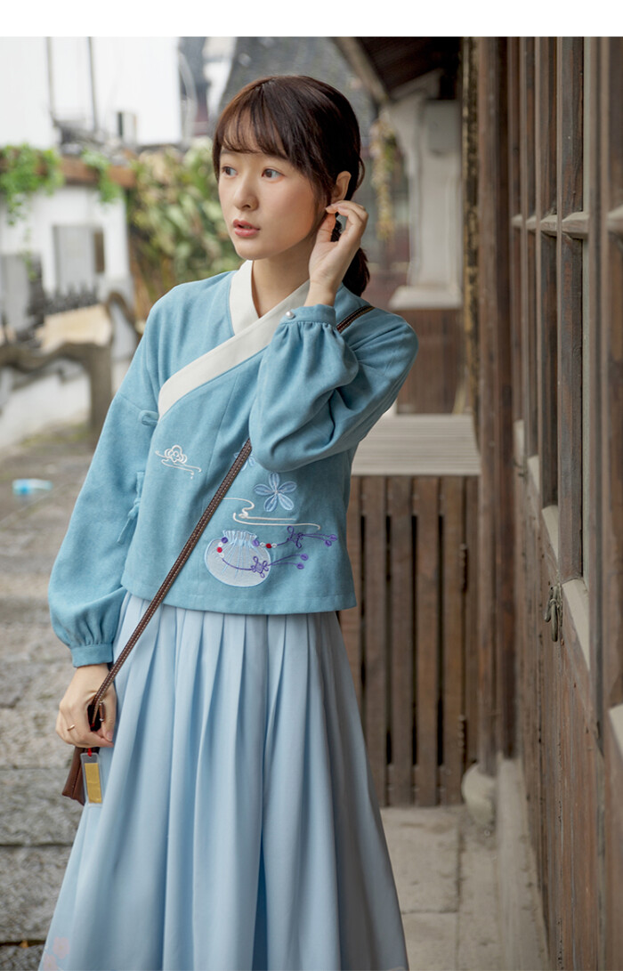 徐娇织羽集 原创日常汉元素服秋季新款女装连衣裙刺绣外套 拂云香