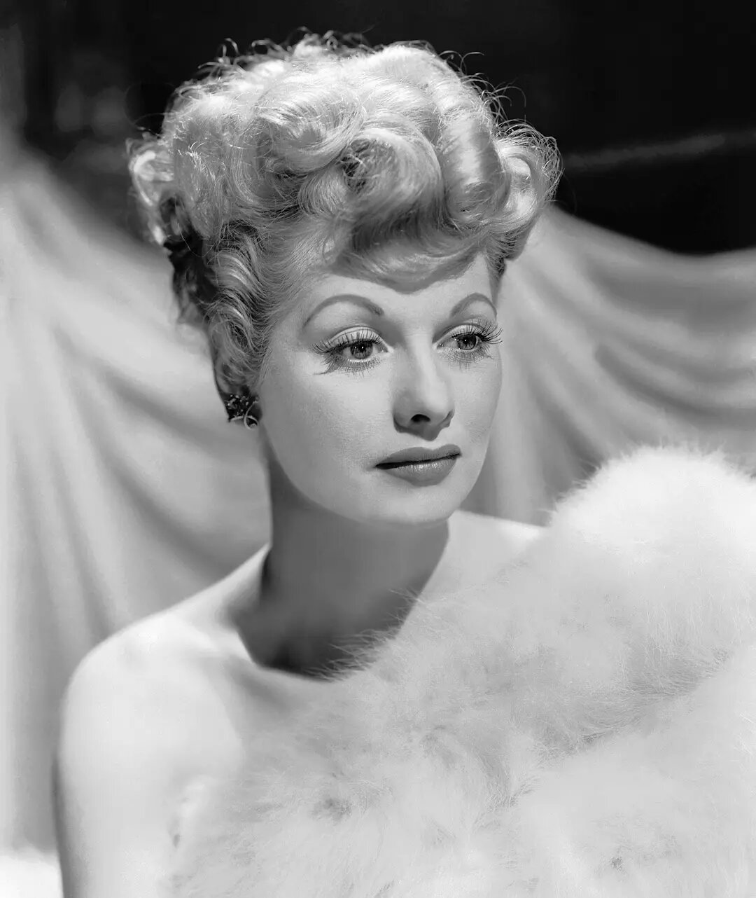 穿皮草的露西尔·鲍尔 lucille ball