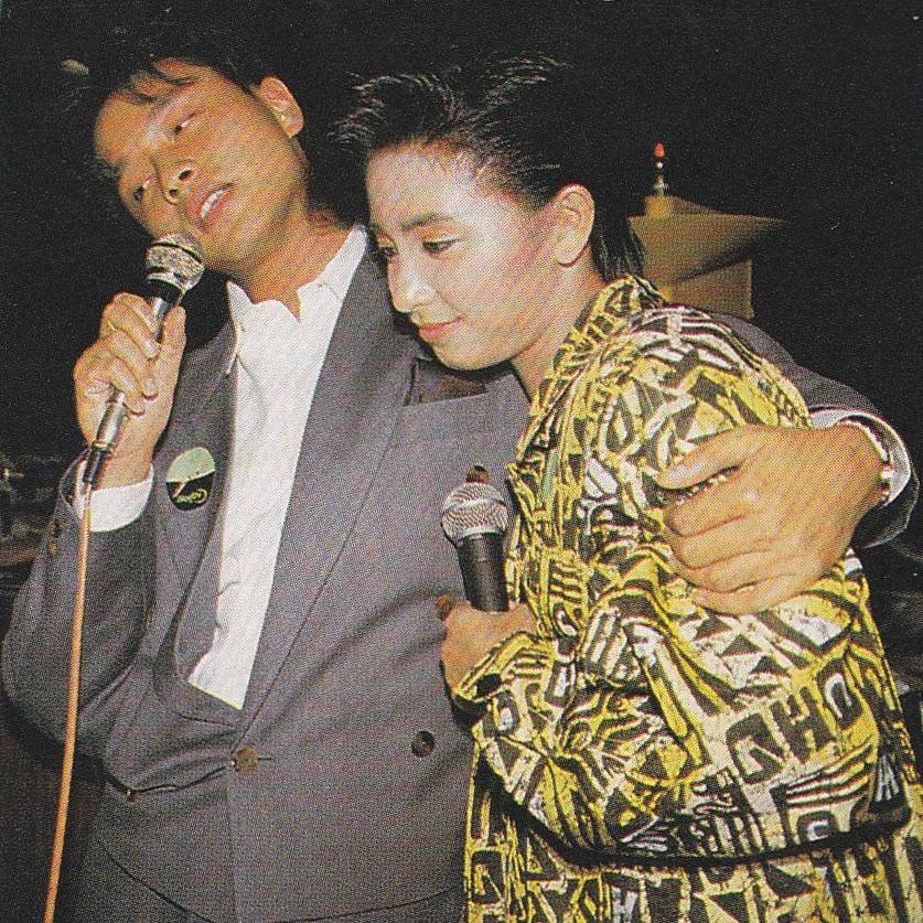 张国荣#以观众身份坐在第一排全场捧场.