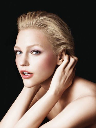 娜塔莉亚 沃迪亚诺娃(natalia vodianova;1982年2月28日-),俄罗斯超级