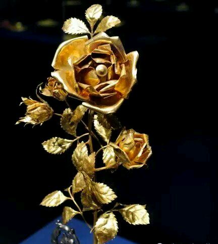 教皇用以赠送信奉天主教的君主的金玫瑰