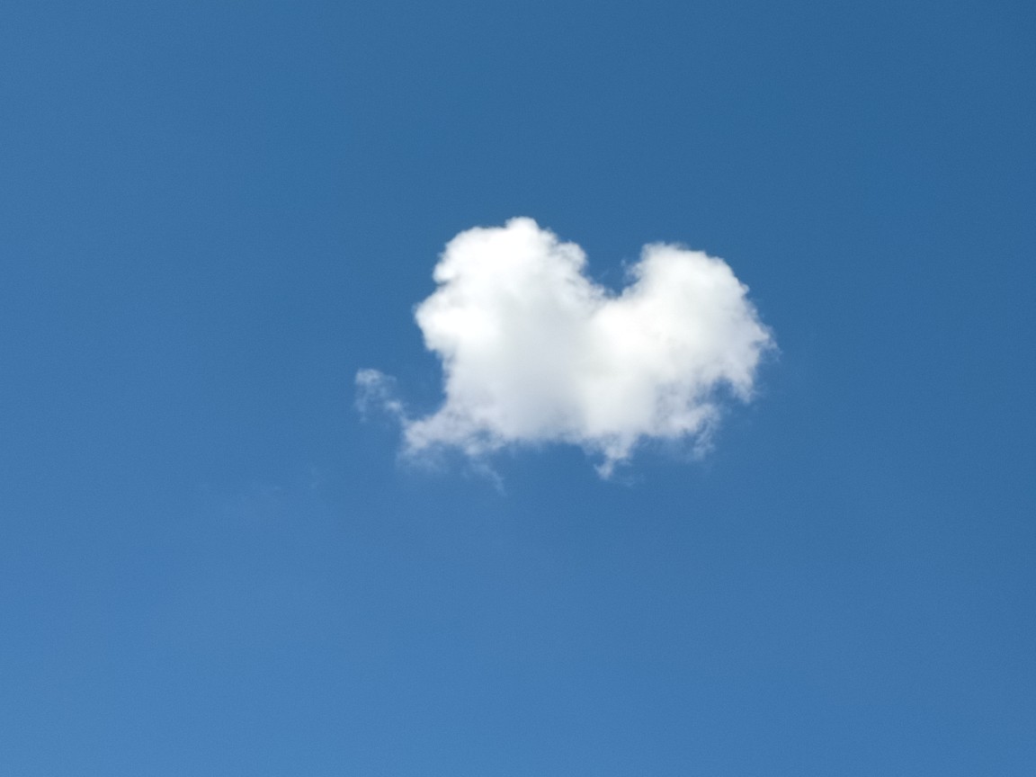 很久不见如此纯粹的蓝天以及如此的白云像被水洗过般透彻