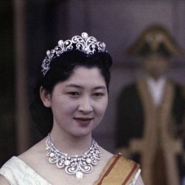 日本美智子皇后的钻石皇冠