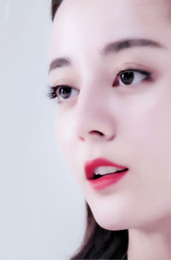 迪丽热巴/欧莱雅
