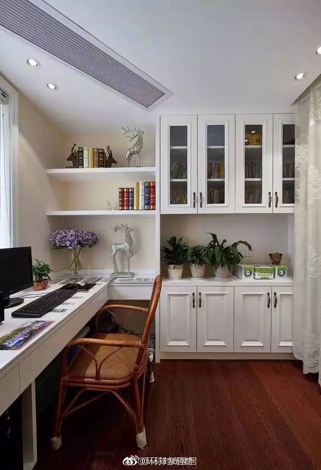 转角书房一组设计,喜欢的参考下吧!