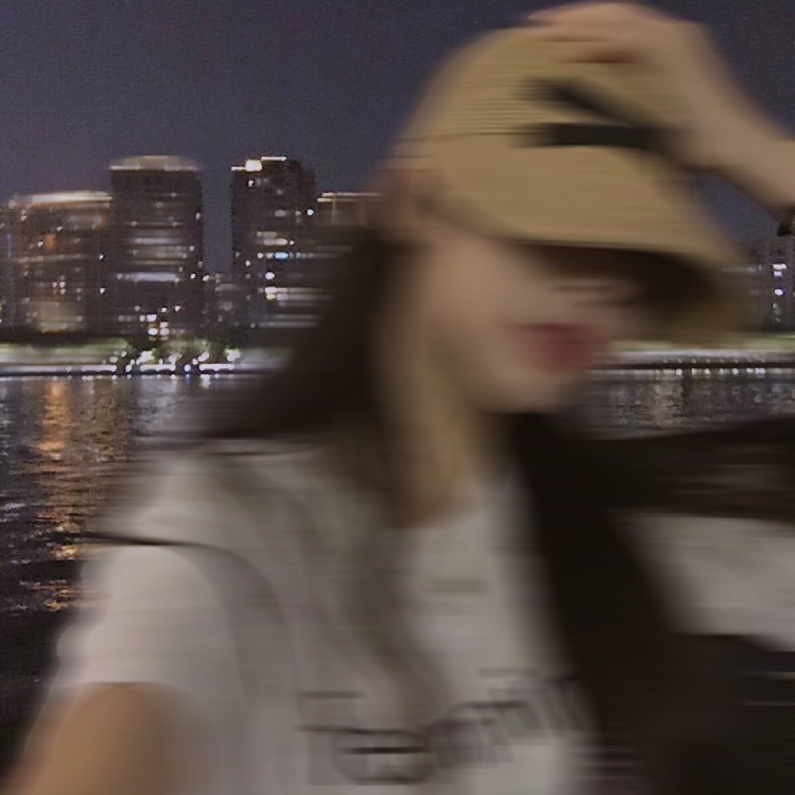 模糊头像,模糊女头,更多关注微博:美女头像集
