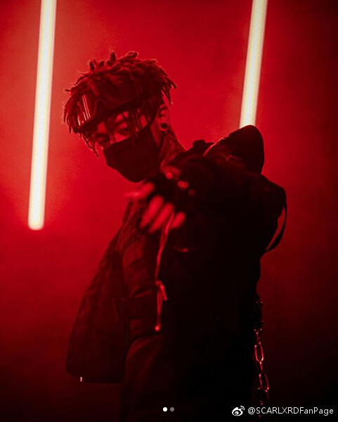 图源水印,更多疤王谘询跟图片请微博搜索scarlxrdfanpage