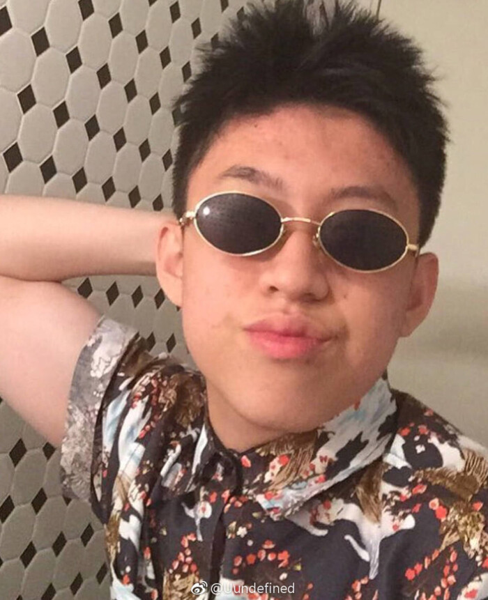 Rich Brian表情包,richbrian拿枪表情包 richchigga或者richbrian是他了