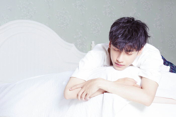 罗云熙 