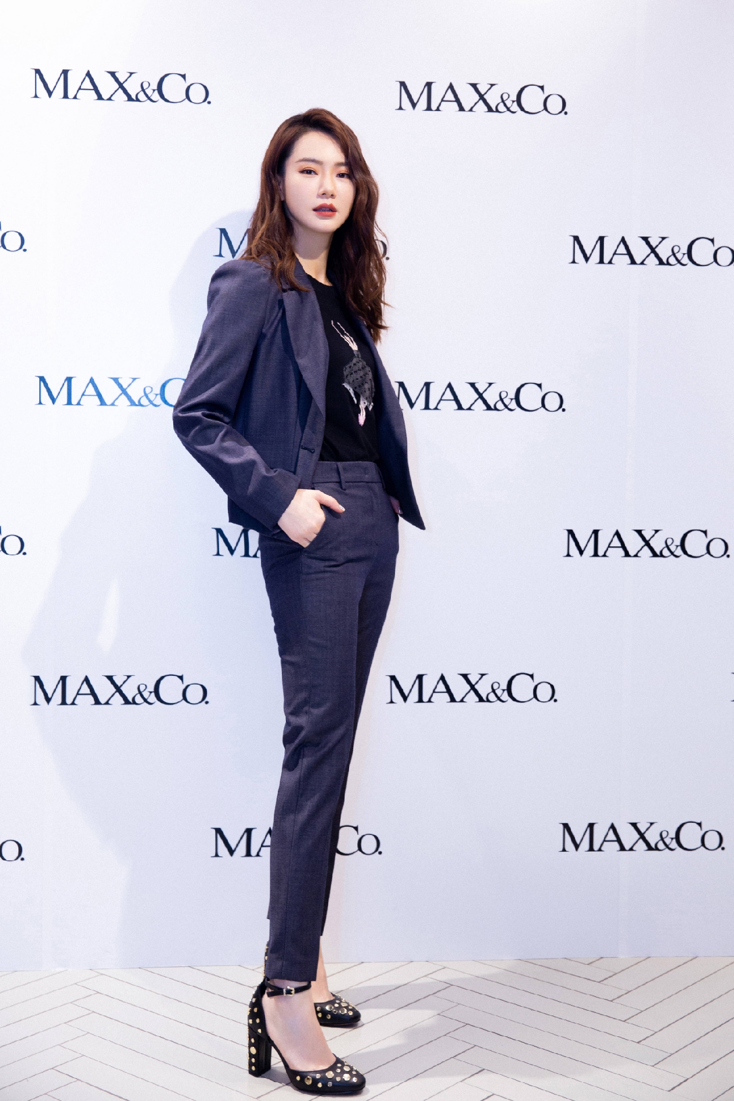 戚薇max&co.天津海信店巡店