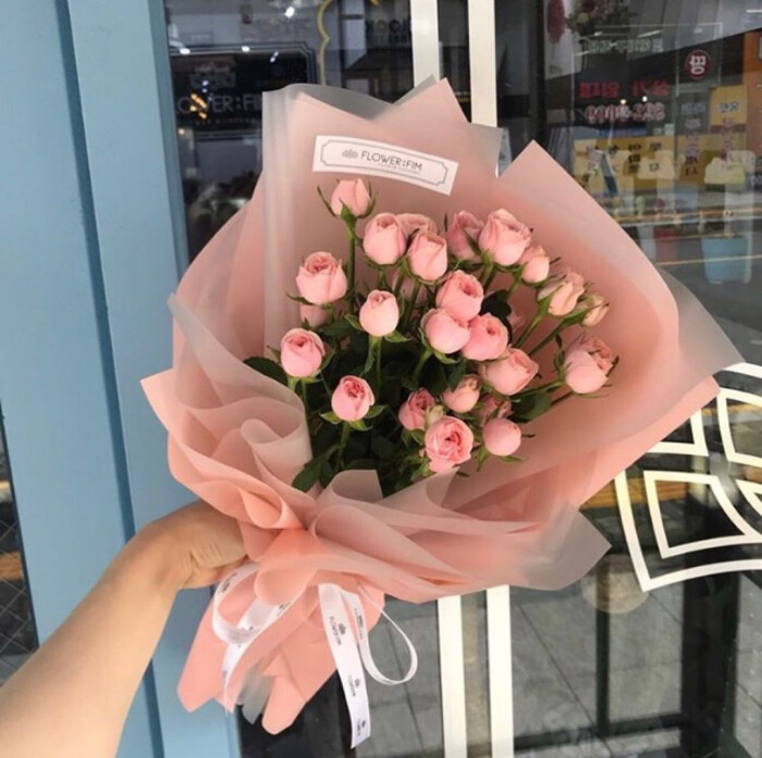 像泡泡一样的粉色多头玫瑰花束
