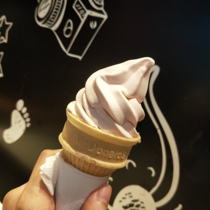 麦当劳:蜜桃冰淇淋# 其实真的不好吃,但是可以试试
