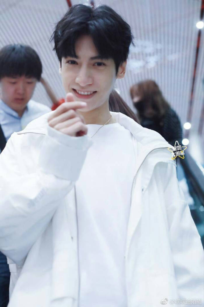 罗云熙!你这个神仙!你为什么这么好看!9/12,机场照
