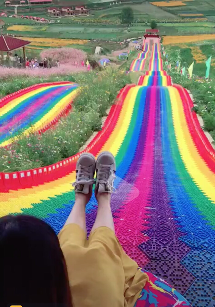 彩虹像滑滑梯图片