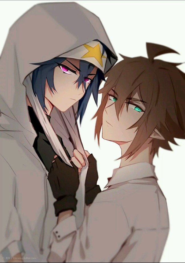 他想起那双紫色的眼睛