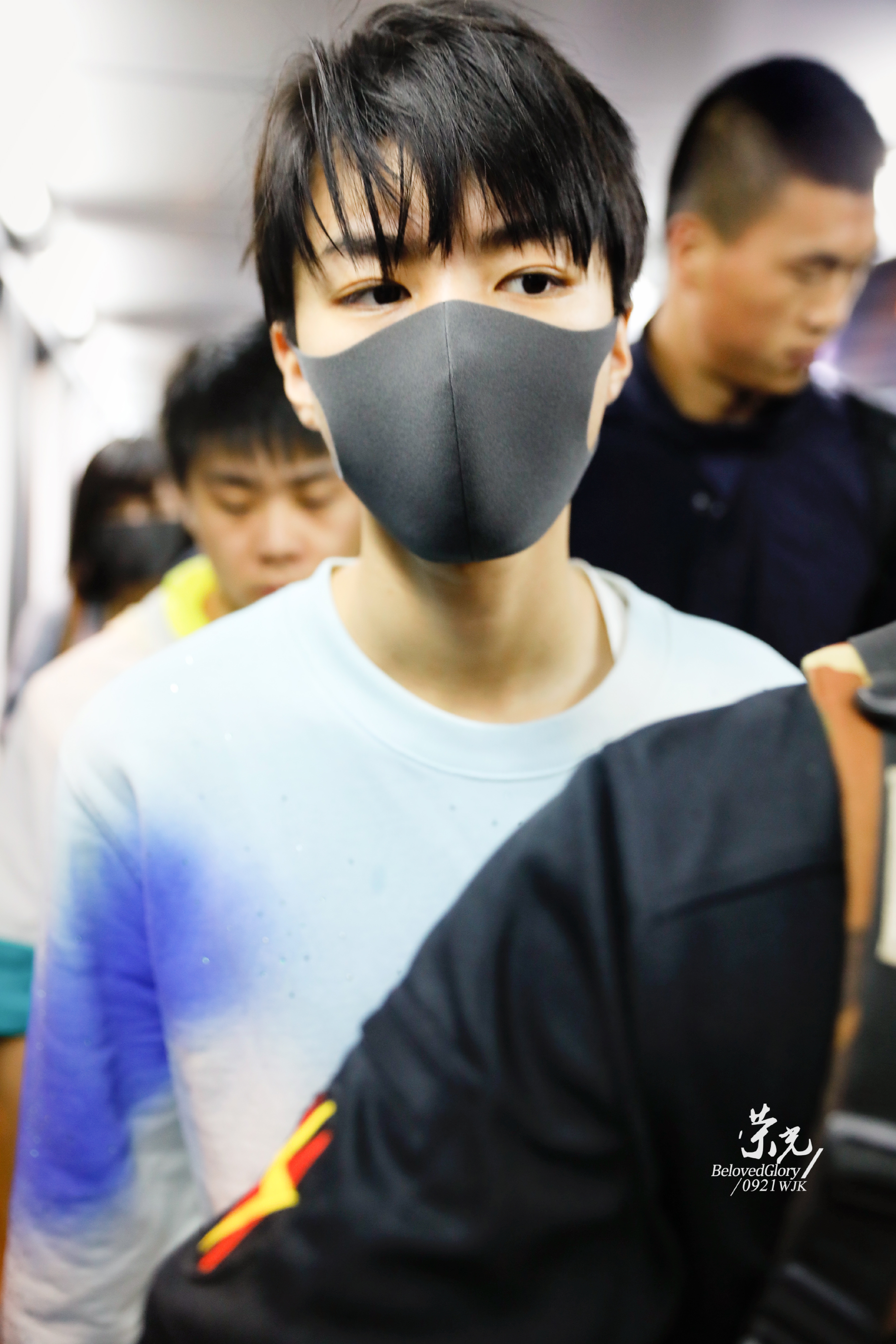 王俊凯×2018.09.19北京—重庆到达×cr:logo