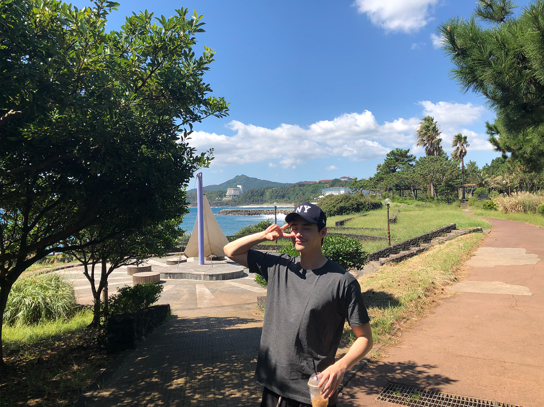李钟硕 