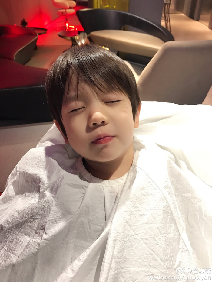 嗯哼大王～草鸡可爱.