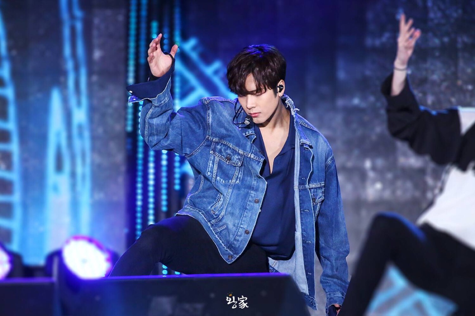 王嘉尔jackson