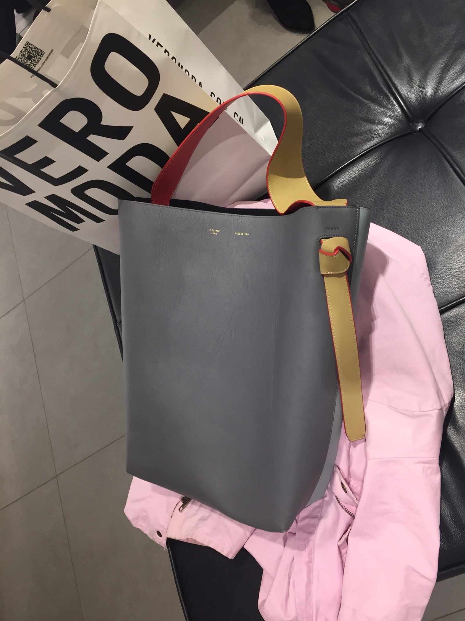 女人呐越大越喜欢名牌包 celine这个水桶包真的是很有气质了