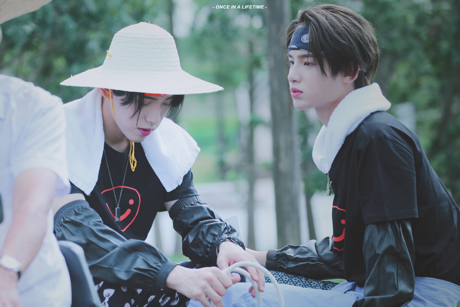 黄明昊 王子异