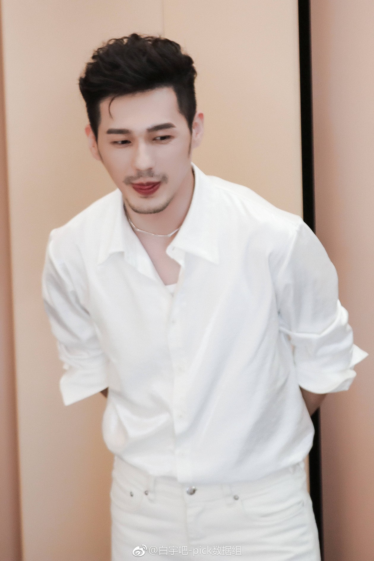 你看这个男人笑起来眼里是不是有星星白宇哥哥