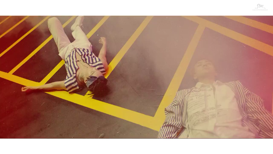 exo《kokobop》mv截图