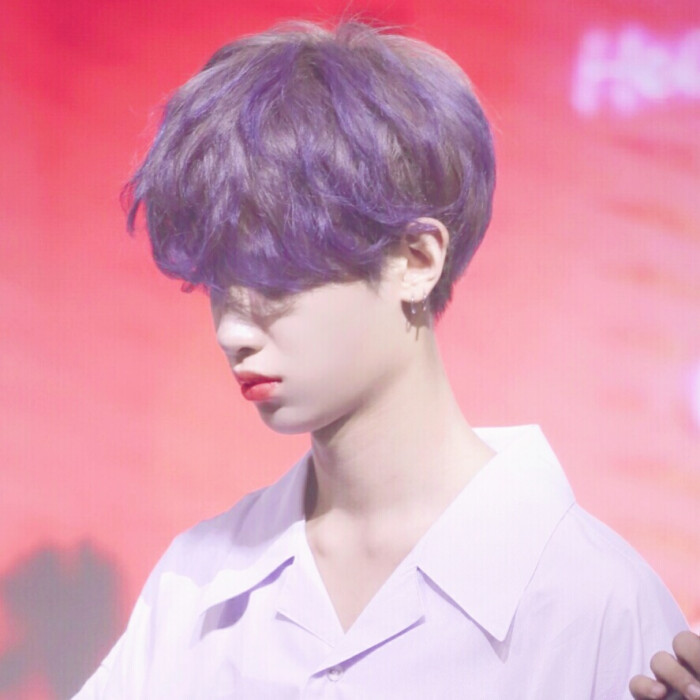黄明昊 