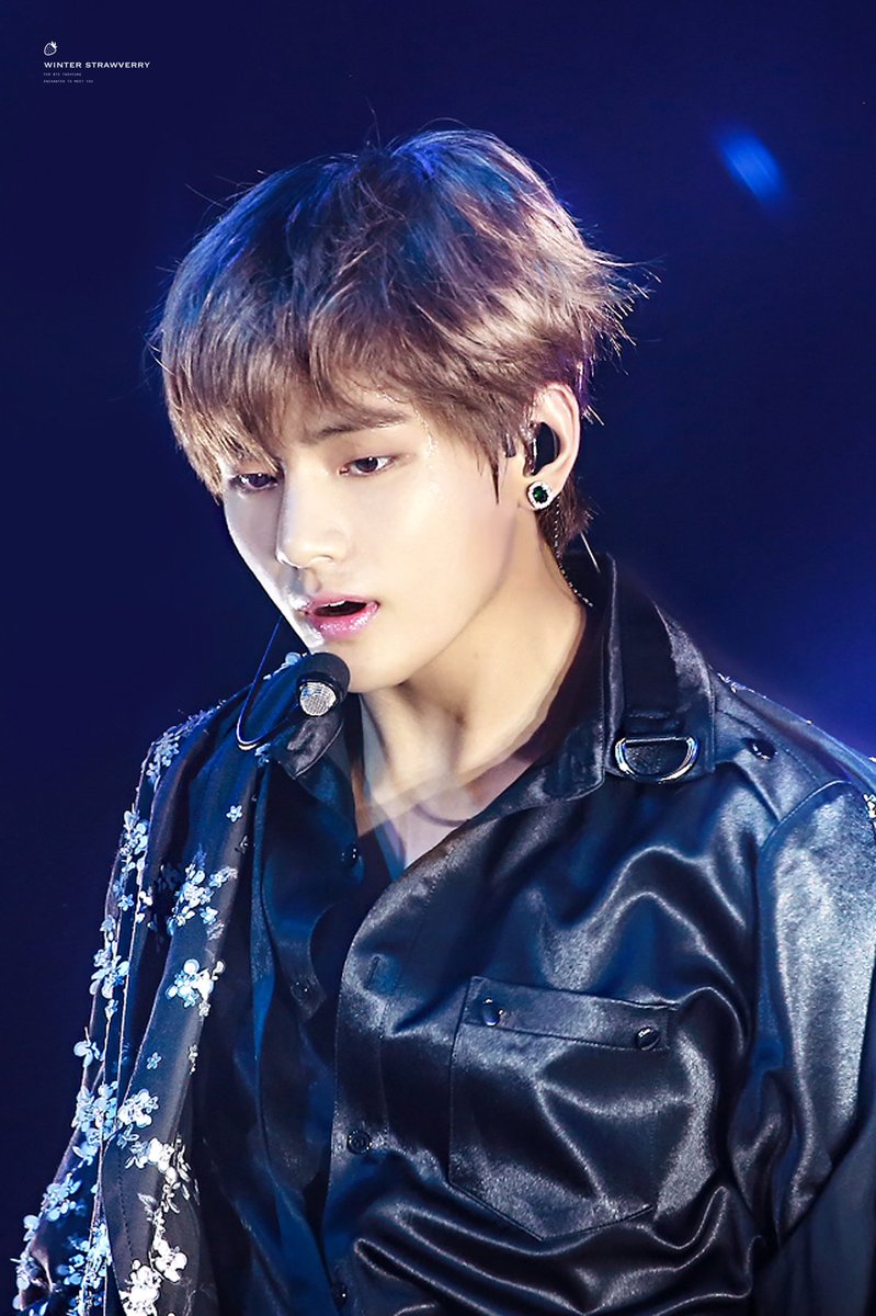 v 金泰亨 bts 防弹少年团 bts world tour "love yourself"演唱会 in