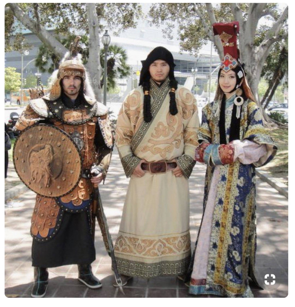 有几幅是外蒙那达慕大会的图