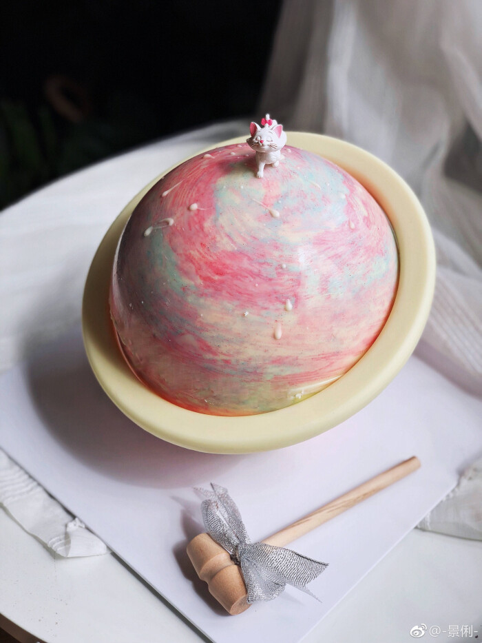 爆浆草莓星球蛋糕图片