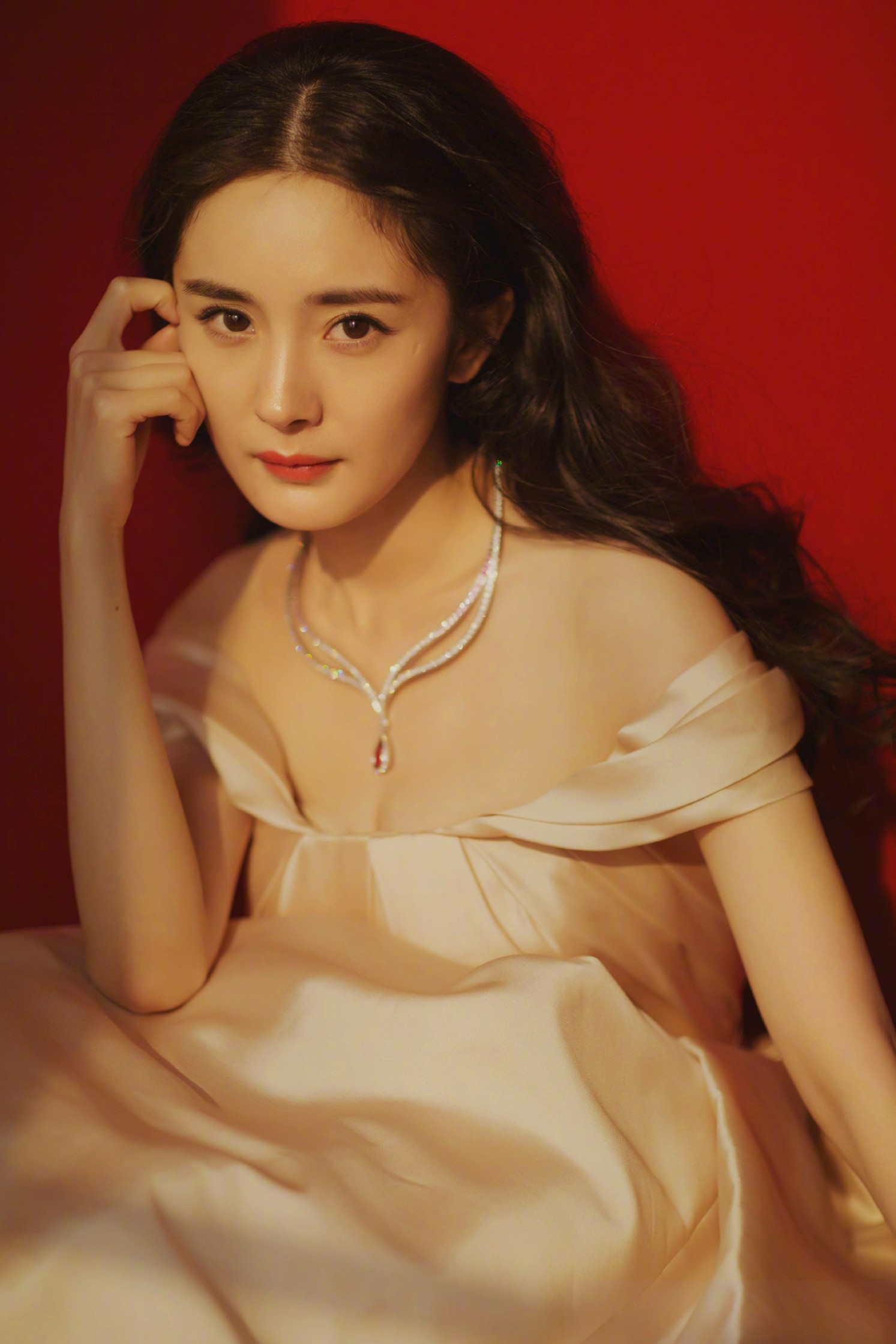 杨幂2018芭莎明星慈善夜