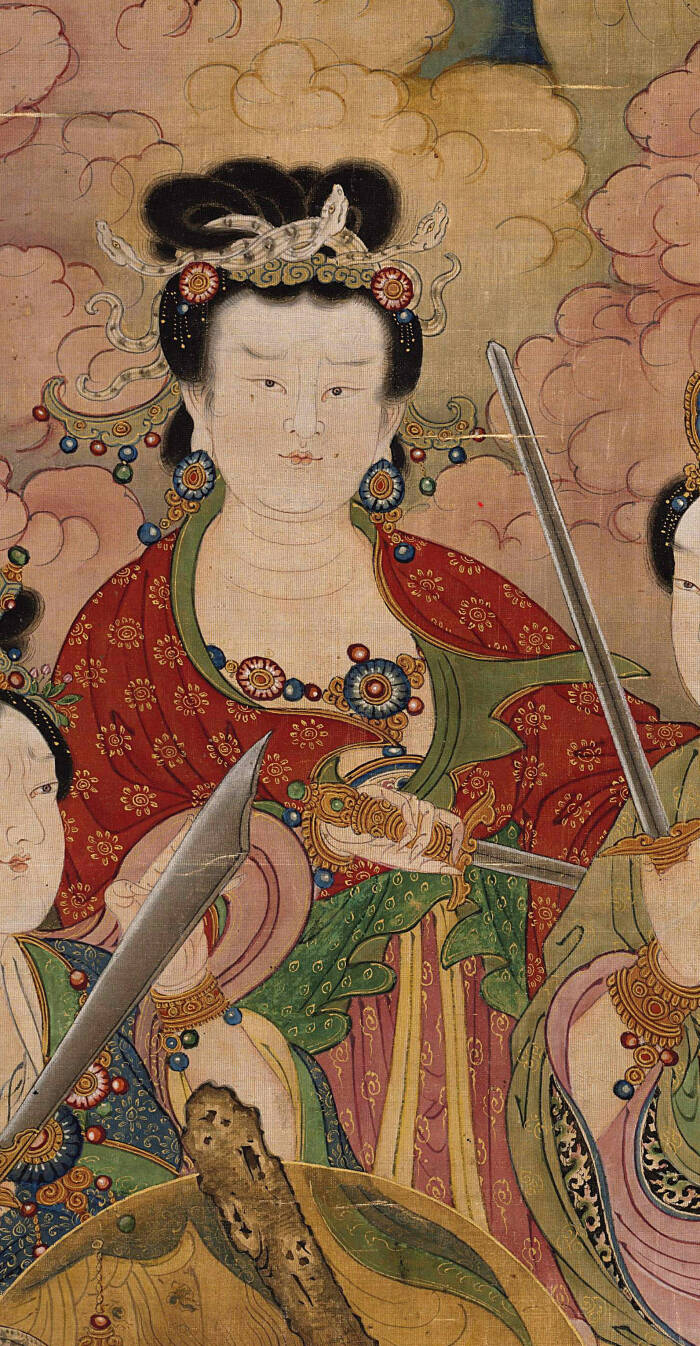 大明景泰年绘《天龙八部罗叉女众》,盘蛇为髻,骷髅为钗,玉手持剑,美目