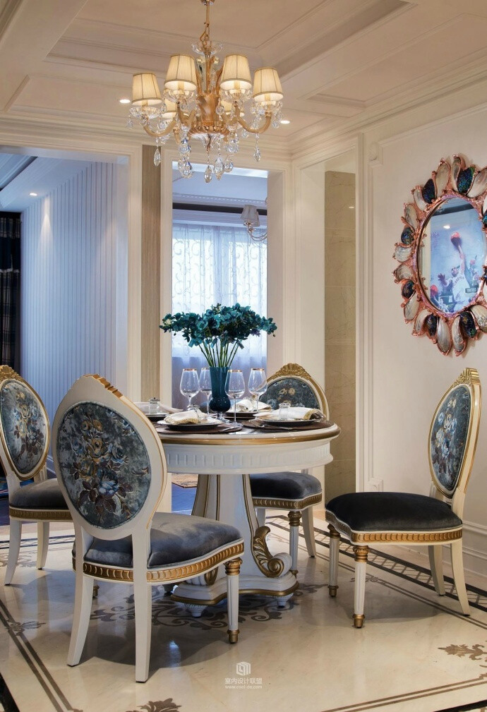 【110㎡法式样板房】以白色作为空间主色调,湖蓝色为点缀,选用天然