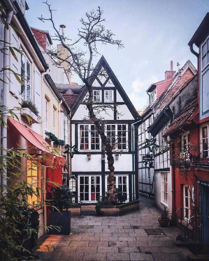 德国的巴伐利亚风格小镇,这么尖的屋顶,仿佛是童话一样