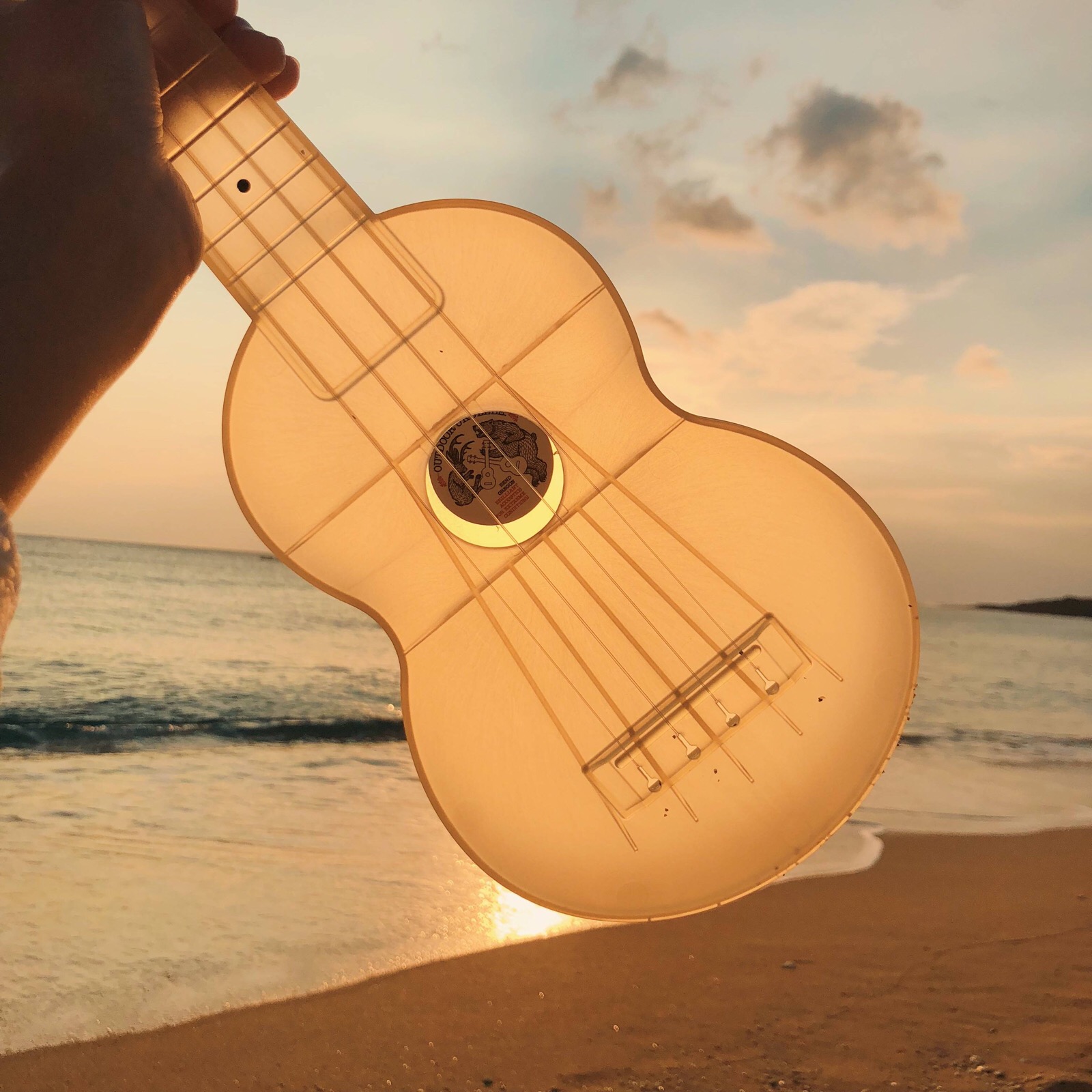 尤克里里 海边夕阳晚霞锁屏壁纸背景图