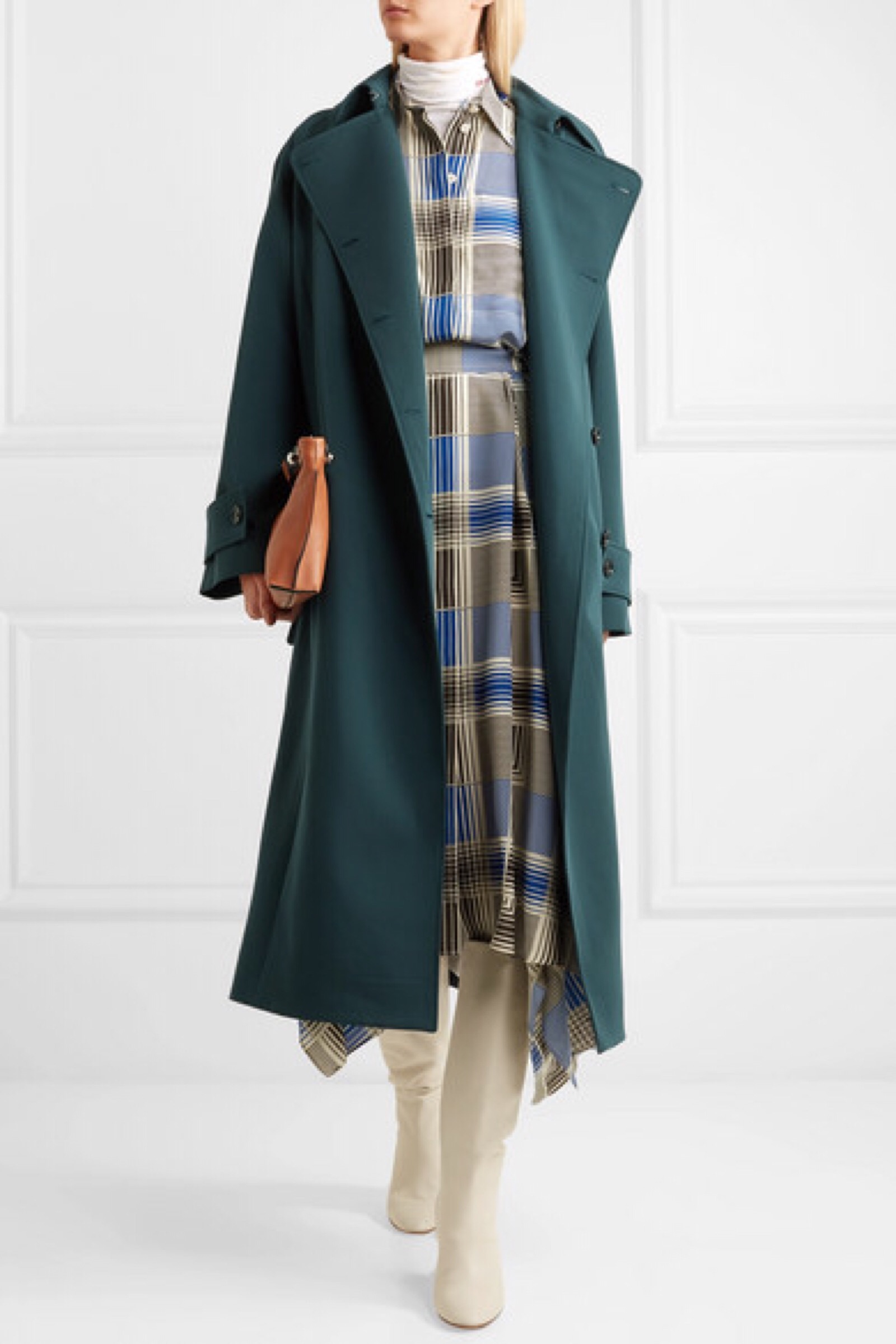 剪裁优良又较为正式的外套无疑是 2019 秋冬季最值得投资的必备单品