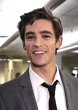 夜翼nightwing 泰坦 brenton thwaites