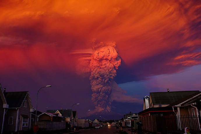 智利卡尔布科火山爆发图片