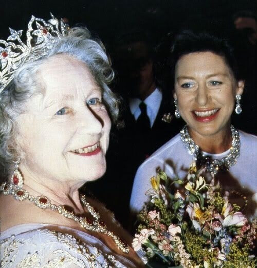 英国玛格丽特公主与母亲伊丽莎白王太后