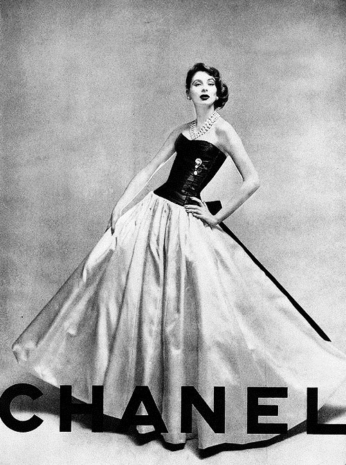 5历史上第一位代言人:suzy parker