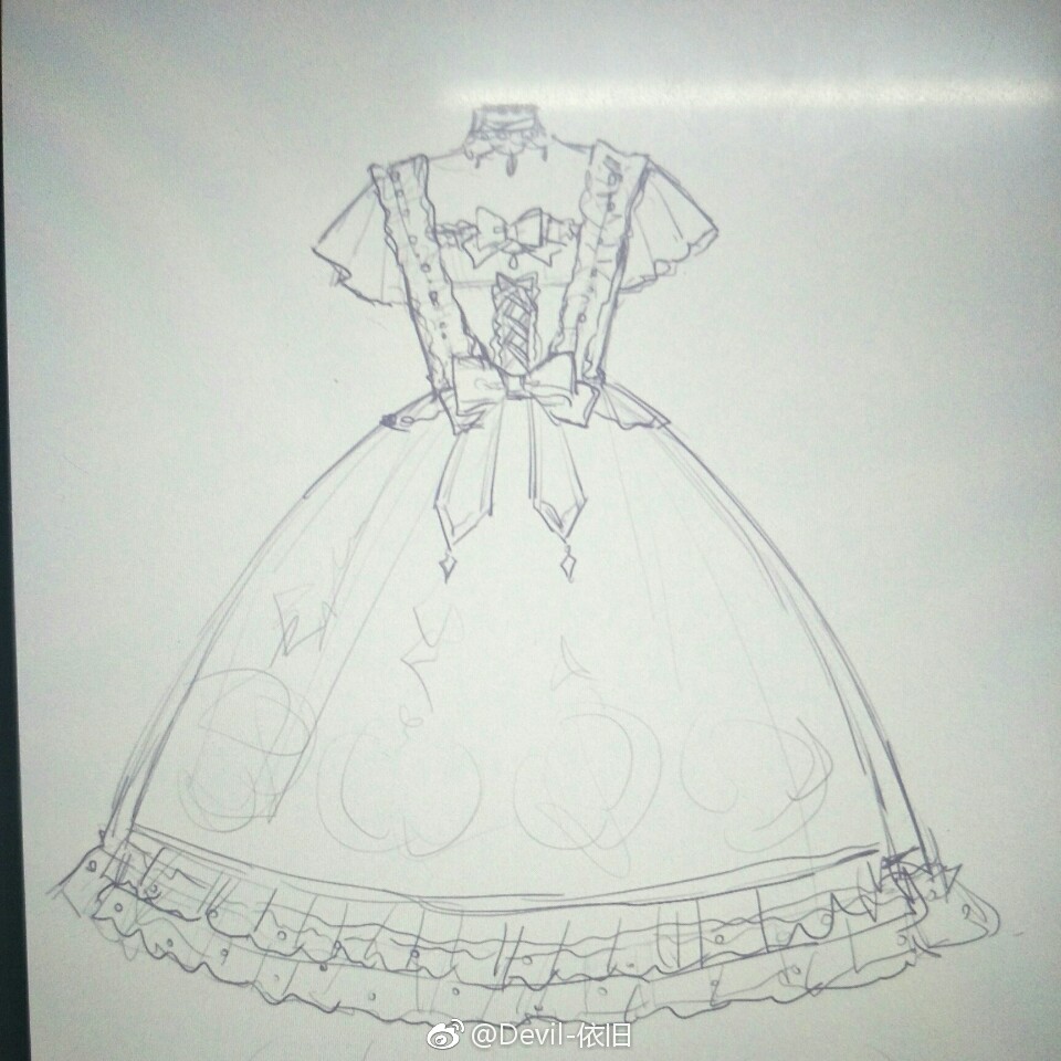 裙子设计稿铅笔画图片