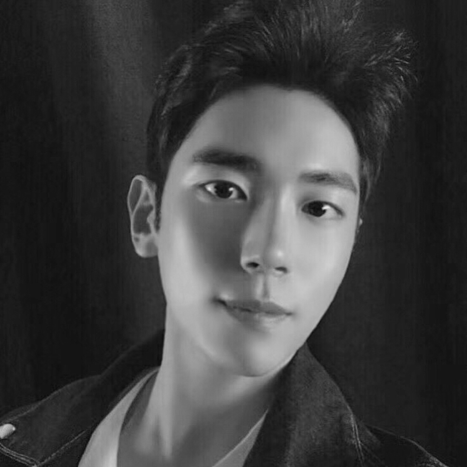 野洵 黑白男头